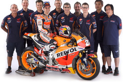 Dani Pedrosa, Repsol Honda Team, junto a su equipo