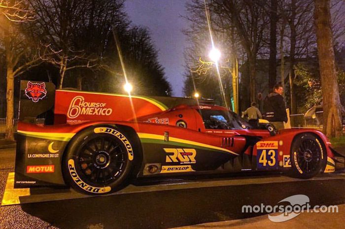 RGR Sport by Morand Ligier JS P2 en exhibición en las calles de París
