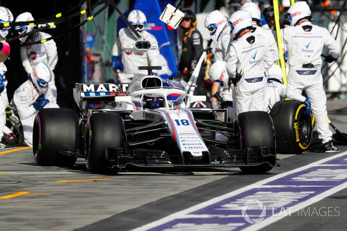 Lance Stroll, Williams FW41 Mercedes, pit stop