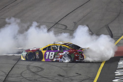 Yarış galibi Kyle Busch, Joe Gibbs Racing