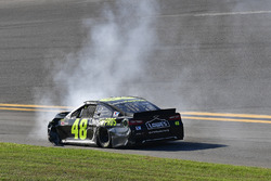 Crash: Jimmie Johnson, Hendrick Motorsports Chevrolet Camaro