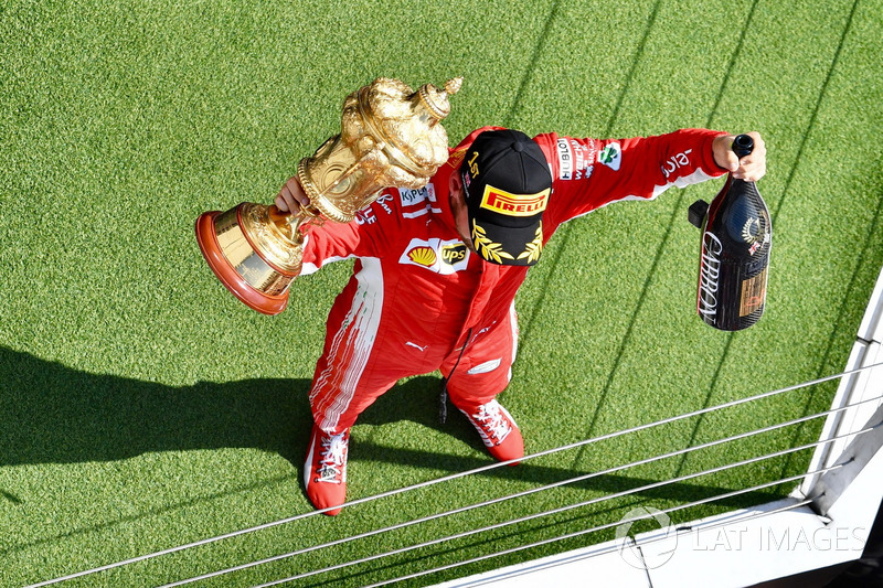 Le vainqueur Sebastian Vettel, Ferrari celebrates sur le podium