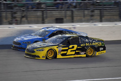 Brad Keselowski, Team Penske, Ford Fusion Alliance Truck Parts and Matt Kenseth, Roush Fenway Racing, Ford Fusion Wyndham Rewards