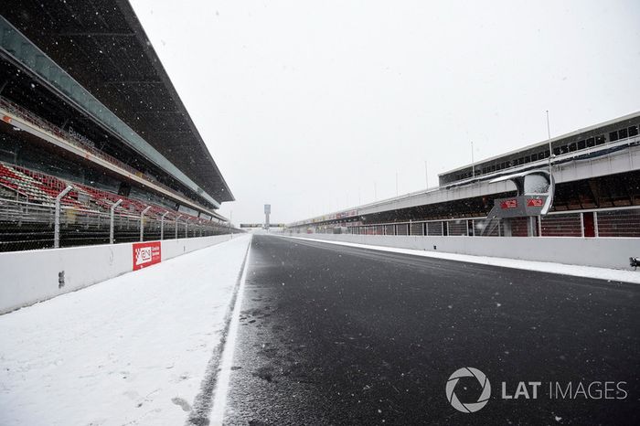 La nieve ha frenando el tercer día de test en Barcelona