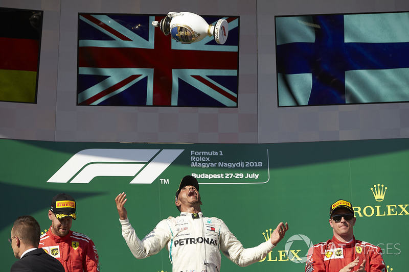 Подіум: переможець гонки Льюіс Хемілтон, Mercedes AMG F1