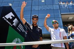 Daniel Ricciardo, Red Bull Racing y Sergio Pérez, Sahara Force India en el desfile de pilotos