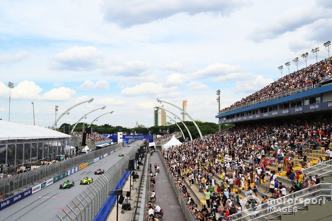 Sebastien Buemi Envision Racing Jaguar I-TYPE 7 David Beckmann Kiro Race Co Porsche 99X Electric WCG3, Nyck de Vries de HolandaMahindra Racing Mahindra M11Electro