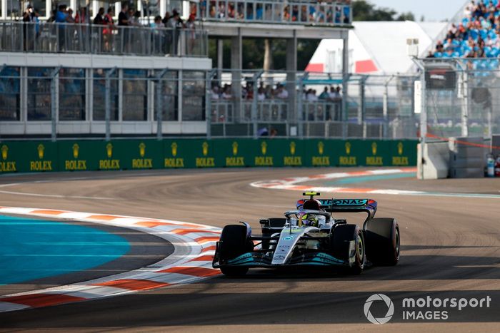 Lewis Hamilton, Mercedes W13.