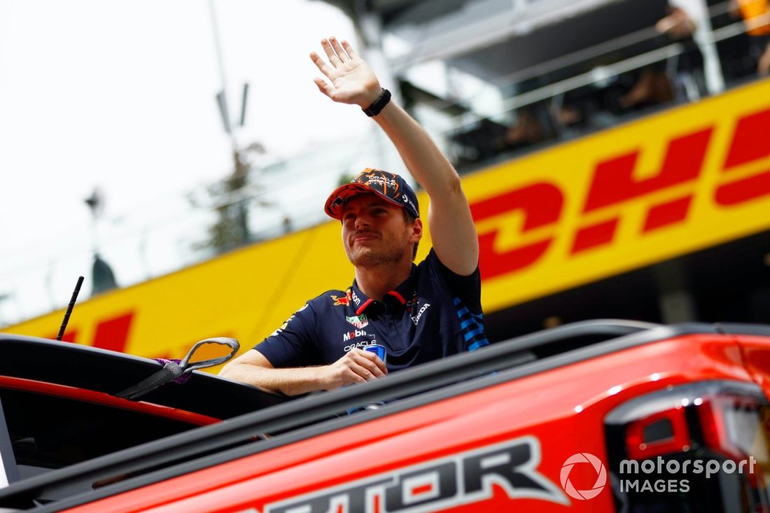 Max Verstappen, Red Bull Racing, podczas parady kierowców