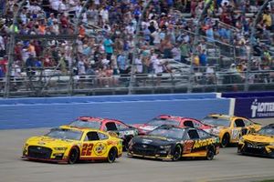 Joey Logano, Team Penske, Shell Pennzoil Ford Mustang, Ryan Blaney, Team Penske, Advance Auto Parts Ford Mustang, and Kyle Busch, Joe Gibbs Racing, Pedigree Toyota Camry