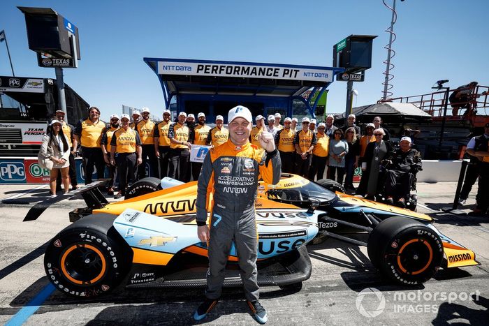 Ganador de la pole Felix Rosenqvist, Arrow McLaren SP Chevrolet
