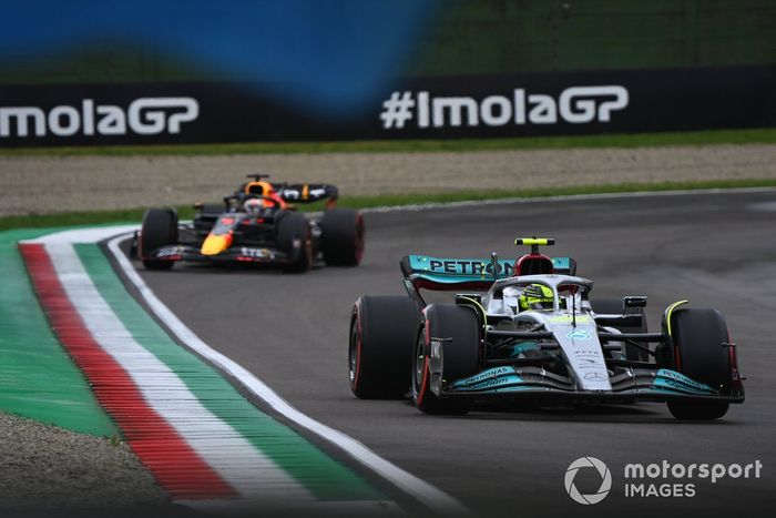 Lewis Hamilton, Mercedes W13, Max Verstappen, Red Bull Racing RB18