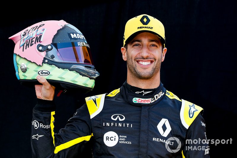 Daniel Ricciardo, Renault F1 Team with his helmet
