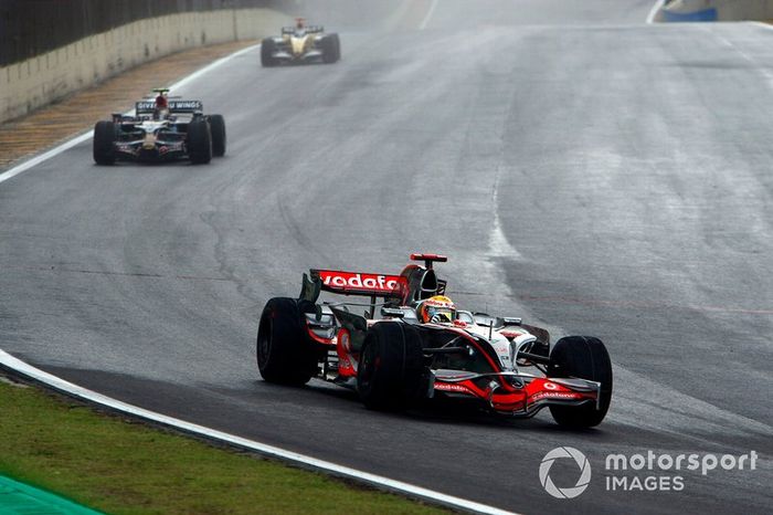 Lewis Hamilton, McLaren MP4-23, Sebastian Vettel, Toro Rosso STR03