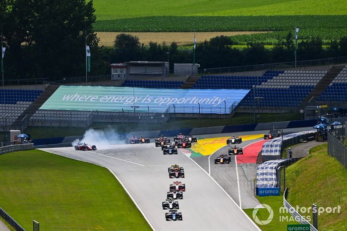 Salida: Dan Ticktum, Dams, Christian Lundgaard, ART Grand Prix and Marcus Armstrong, ART Grand Prix y Robert Shwartzman, Prema Racing