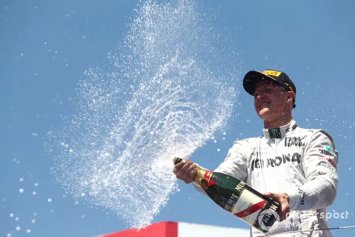Podio: tercero clasificado Michael Schumacher, Mercedes AMG F1