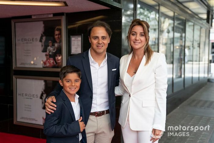 Felipe Massa con su esposa y su hijo