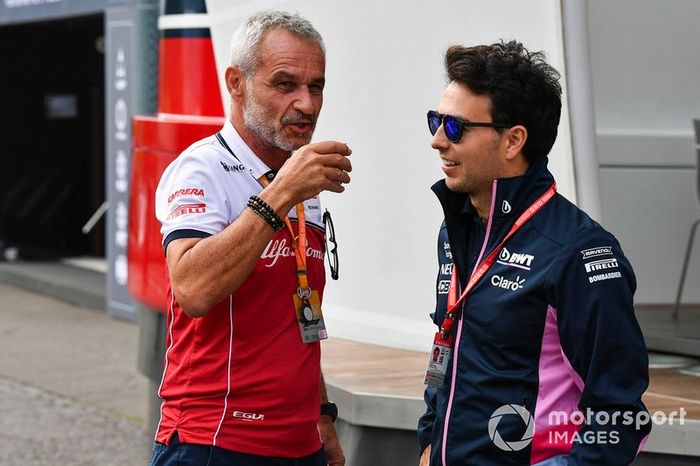 Beat Zehnder, Team Manager, Alfa Romeo Racing y Sergio Perez, Racing Point 