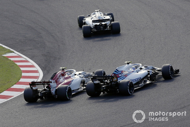 Charles Leclerc, Sauber C37 and Sergey Sirotkin, Williams FW41 battle