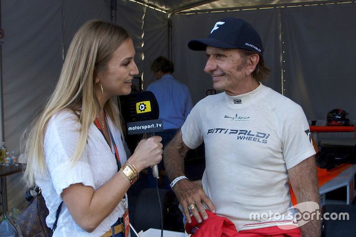 Emerson Fittipaldi con Julia Piquet