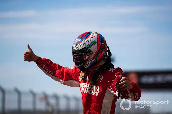 Ganador Kimi Raikkonen, Ferrari, celebra en Parc Ferme
