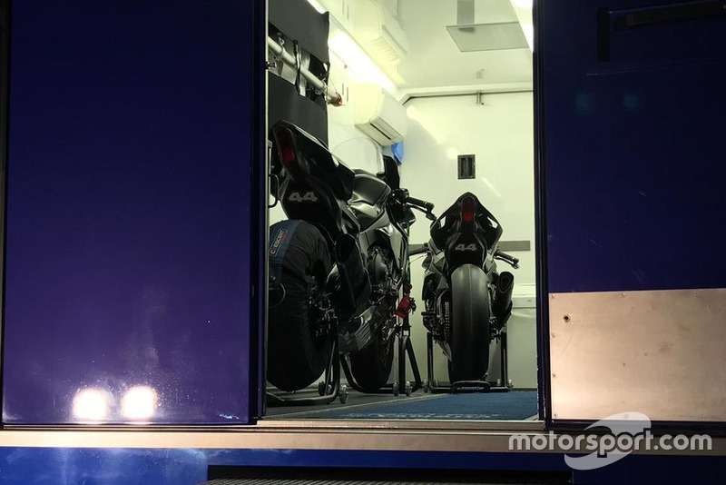Lewis Hamilton, Yamaha YZF-R1