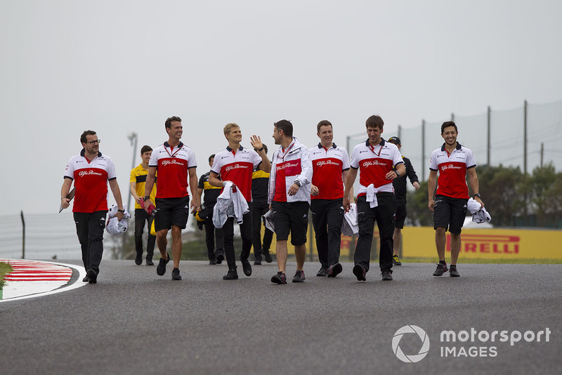 Marcus Ericsson, Sauber on track walk