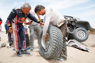 #300 X-Raid Mini JCW Team: Carlos Sainz after the crash