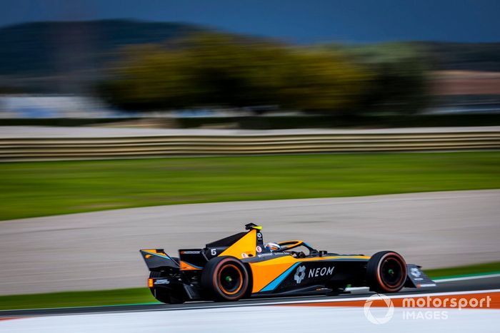 Jake Hughes, McLaren