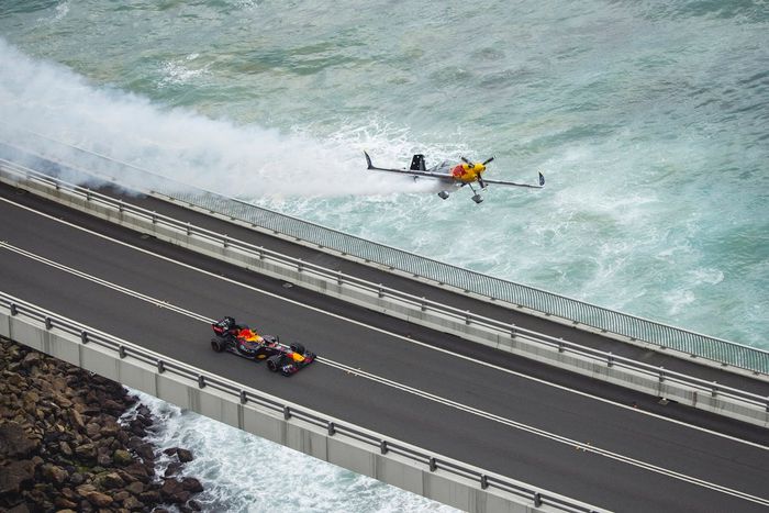 Daniel Ricciardo, Red Bull Racing  RB7 with Matt Hall