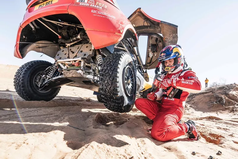 #201 Bahrain Raid Xtreme Prodrive: Sebastien Loeb, Fabian Lurquin, accidente
