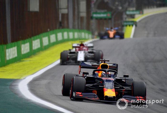 Max Verstappen, Red Bull Racing RB15, Kimi Raikkonen, Alfa Romeo Racing C38