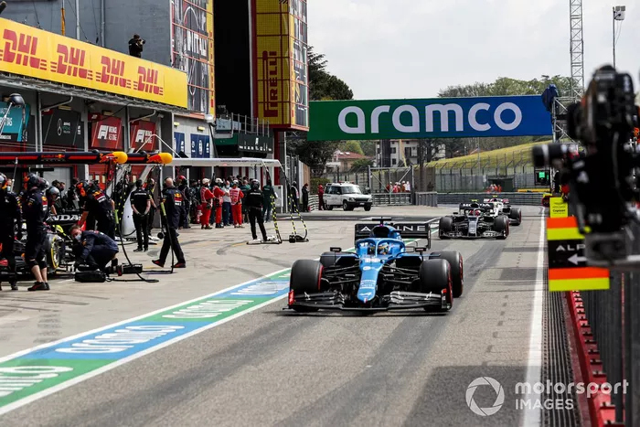 Fernando Alonso, Alpine A521, Pierre Gasly, AlphaTauri AT02