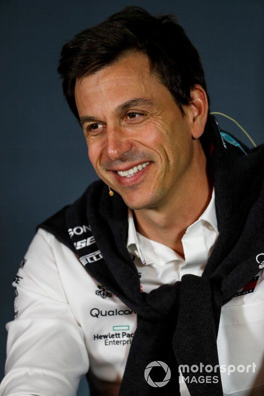 Toto Wolff, Director Ejecutivo (Negocios), Mercedes AMG, en la Conferencia de Prensa de los Directores de Equipo