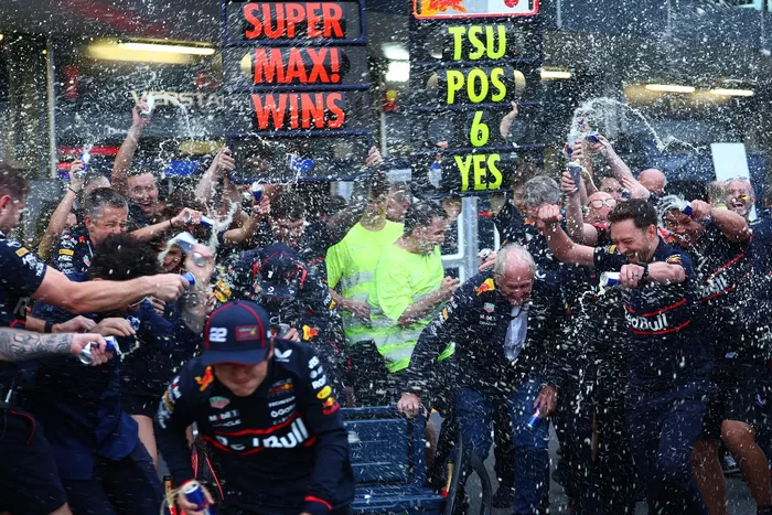 Max Verstappen, Red Bull Racing, Yuki Tsunoda, Red Bull Racing, Helmut Marko, Red Bull Racing
