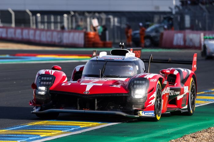 #7 Toyota Gazoo Racing Toyota GR010 - Híbrido: Mike Conway, Kamui Kobayashi, Nyck De Vries