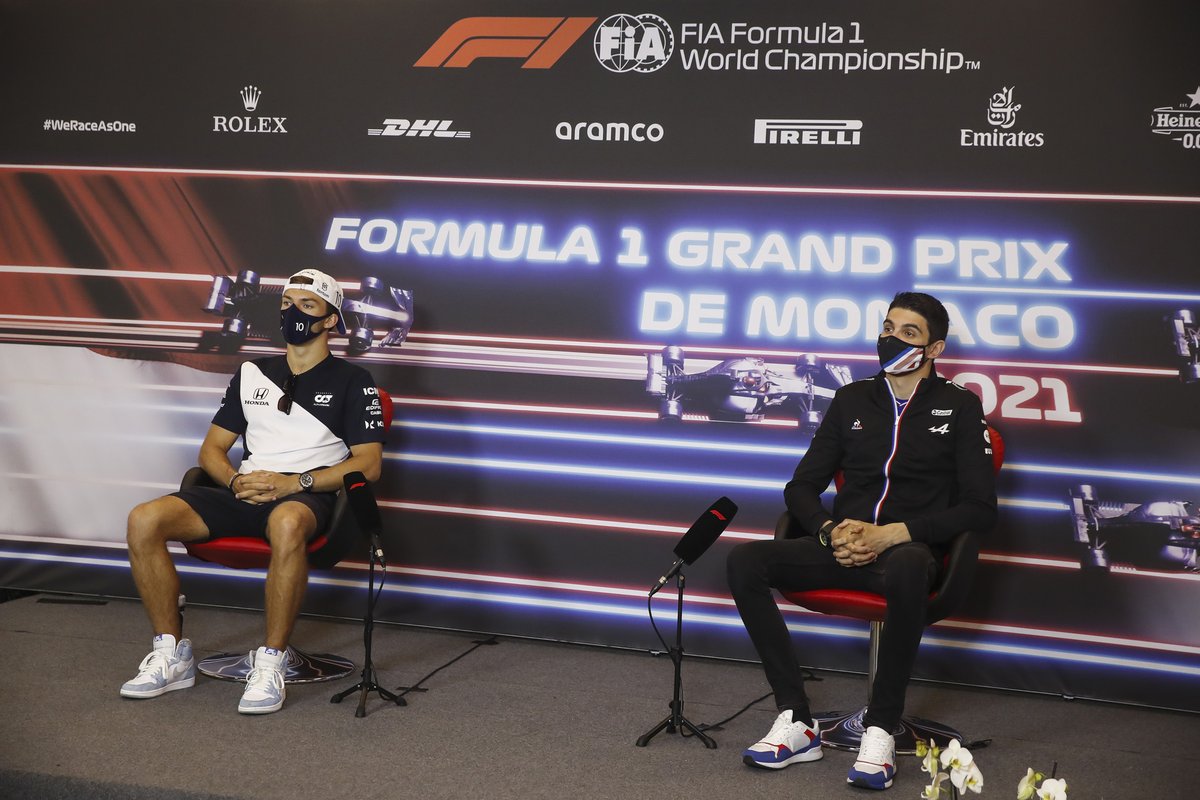Pierre Gasly, AlphaTauri, y Esteban Ocon, Alpine F1, en la Rueda de Prensa