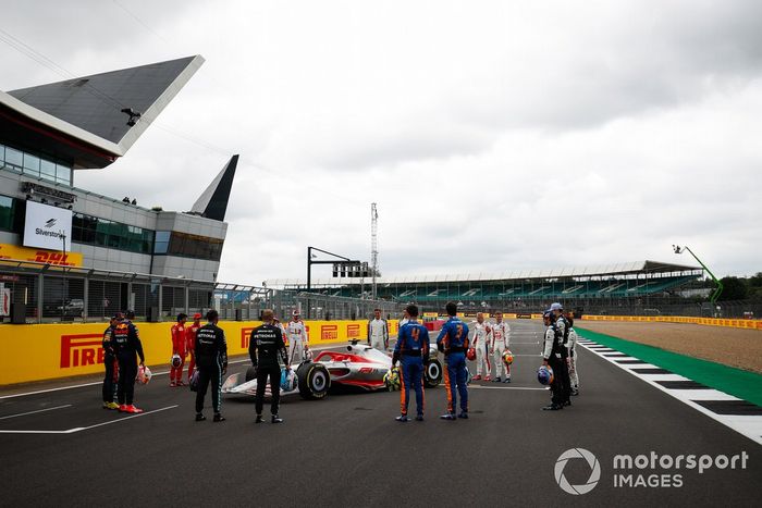 El evento de lanzamiento del coche de Fórmula 1 de 2022 en la parrilla de Silverstone