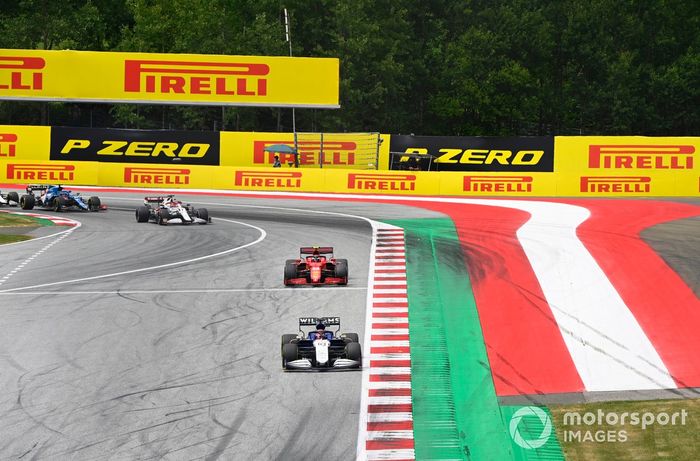 George Russell, Williams FW43B, Carlos Sainz Jr., Ferrari SF21, Kimi Raikkonen, Alfa Romeo Racing C41