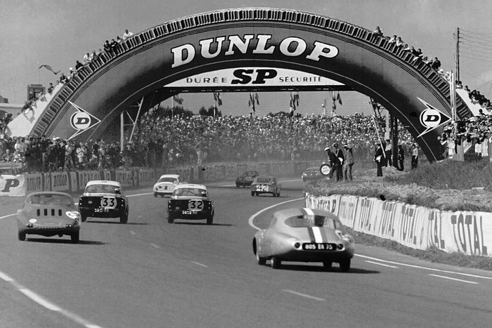 #32 Sunbeam Alpine: Peter Harper, Peter Procter, #33 Sunbeam Alpine: Paddy Hopkirk, Peter Jopp