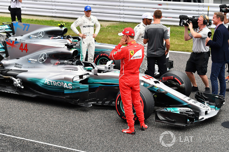 Valtteri Bottas, Mercedes AMG F1, Sebastian Vettel, Ferrari y Lewis Hamilton, Mercedes AMG F1 con Jenson Button