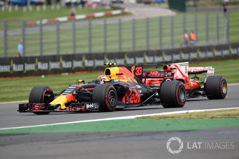 Max Verstappen, Red Bull Racing RB13 et Sebastian Vettel, Ferrari SF70H