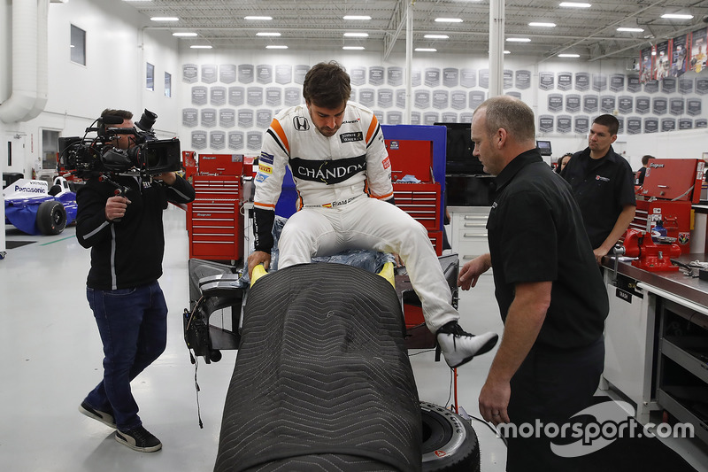 Fernando Alonso seat fitting