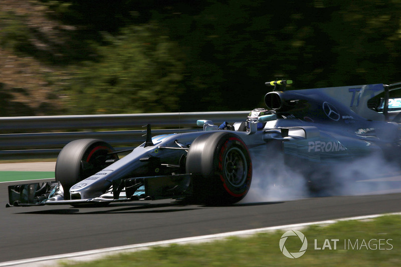 Valtteri Bottas, Mercedes AMG F1 W08, lastiklerini kilitliyor