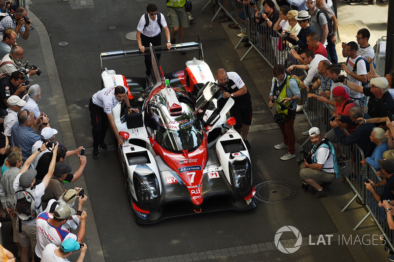 #7 Toyota Gazoo Racing Toyota TS050 Hybrid: Mike Conway, Kamui Kobayashi, Stéphane Sarrazin