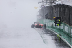 Kimi Raikkonen, Ferrari SF16-H, Choque