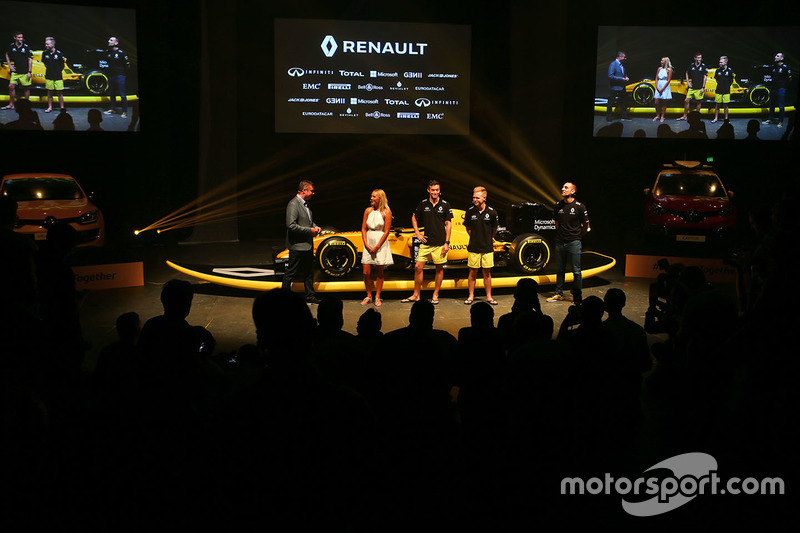 David Croft, Sky Sports Commentator, Ellie Jean Coffey, Jolyon Palmer, Renault Sport F1 Team, Kevin Magnussen, Renault Sport F1 Team and Cyril Abiteboul, Renault Sport F1 Managing Director