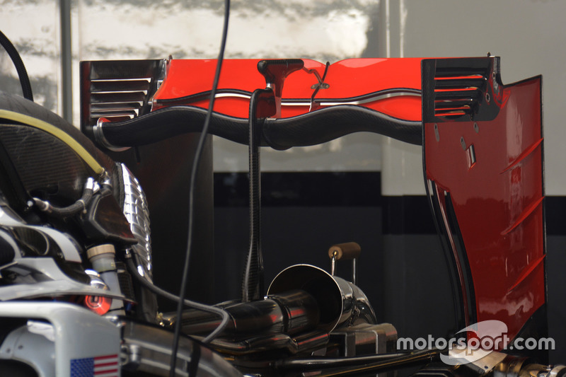 Haas VF-16: Heckflügel