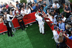 Nico Hulkenberg, Sahara Force India F1; Fernando Alonso, McLaren; y Max Verstappen, Red Bull Racing