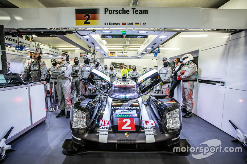 #2 Porsche Team Porsche 919 Hybrid: Romain Dumas, Neel Jani, Marc Lieb